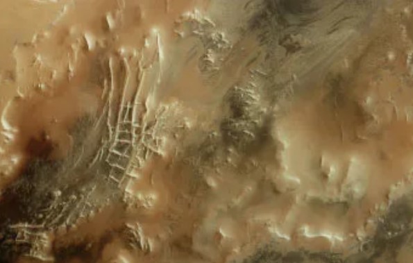 Phát hiện sốc từ Sao Hỏa: "Nhện" khổng lồ cạnh Thành phố Inca