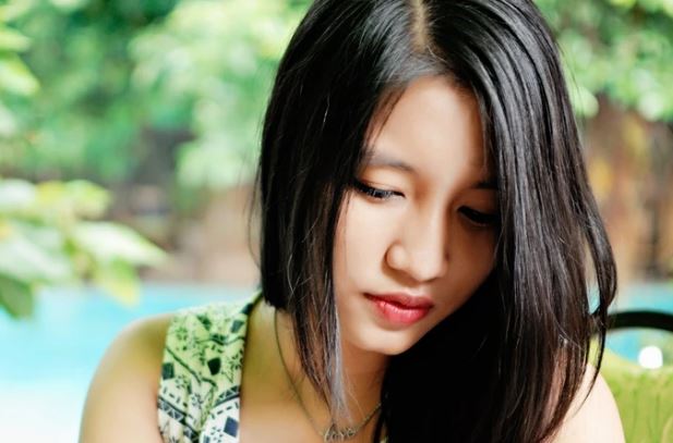 Sau 5 năm, tôi đã sinh con đầu lòng trong sự mong ngóng của mẹ chồng, ngày đến thăm, bà đi ô tô nhưng món quà bà mang theo khiến tôi nín lặng