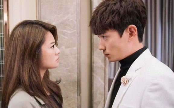 Trước khi đón mẹ chồng lên, vợ tôi bất ngờ đi mua chục bát nhựa rẻ tiền, tôi thắc mắc thì nhận được câu trả lời chát đắng cổ họng