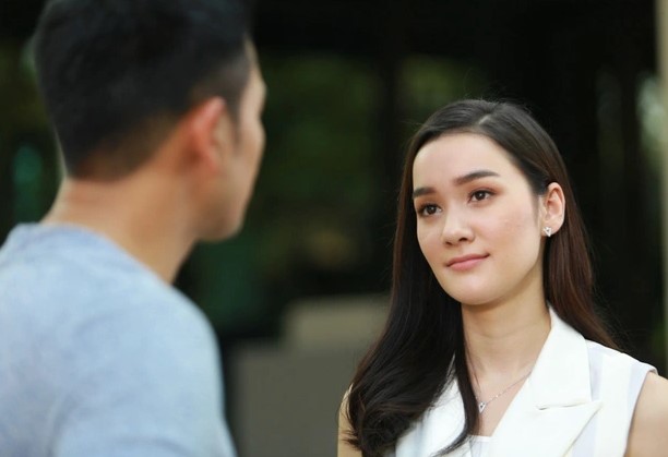 Vợ chết lặng khi thấy chồng tòm tem nhân tình, nhưng chỉ một câu nói ẩn ý của chị đã khiến cặp "mèo mả gà đồng" sợ run