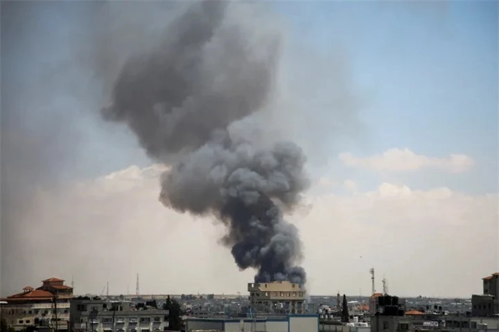 Israel tiến hành chiến dịch trên bộ và trên không ở khu vực phía đông Rafah. (Ảnh: Reuters)
