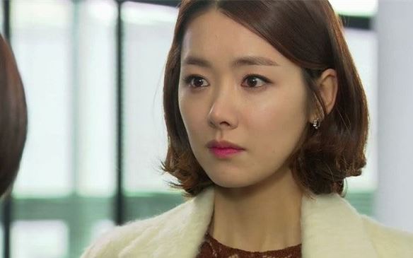 Anh chỉ thẳng mặt vợ trong bữa cơm tối và mắng "sai lầm vì lấy đứa nghèo hèn", tôi đáp trả khiến bố mẹ chồng cũng phải bênh