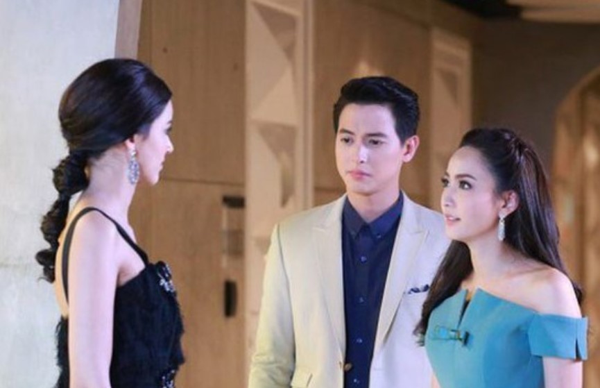 Cô bạn thân xinh đẹp tới nhà ăn tối, nghe lỏm chồng nói với bạn một câu tôi chỉ muốn ly hôn