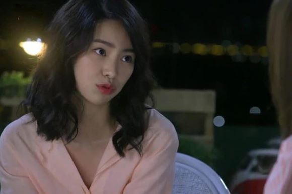 Chồng vừa thì thầm "mình làm con nghé đi" thì mẹ chồng xồng xộc xông vào, bà còn nói 1 câu ráo hoảnh khiến tôi ngượng chín người