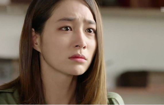 Mẹ chồng hí hửng xếp cả va li quần áo cho cháu đích tôn về ngoại, tôi điếng người khi vô tình nghe được lời thì thầm trong phòng ngủ