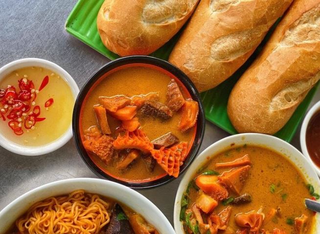 Những món ăn đường phố ngon nức tiếng ở TP.HCM