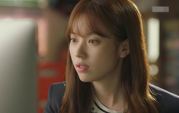 Rán cá cháy nát ngay lần đầu ra mắt, mẹ chồng tương lai lại bật cười rồi kéo tôi vào gian phòng nhỏ, đề nghị của bà khiến tôi sửng sốt