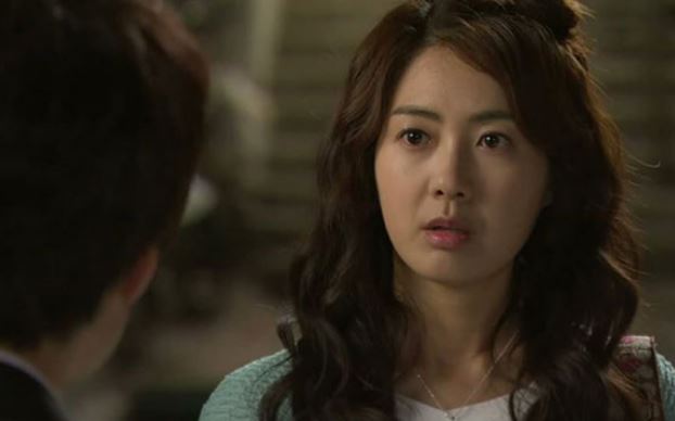 Sau đám cưới mẹ chồng đã dặn không được vào phòng tầng thượng, nhưng một lần cửa hé tôi tò mò ngó vào liền tái mặt