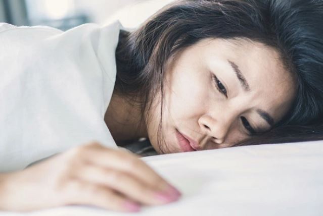 Thấy con sưng u trán, tôi trách mẹ chồng không chịu chăm cháu cẩn thận nhưng chồng hùng hổ bước tới vạch cổ áo mẹ lên, nhìn vết thương sau gáy bà mà tôi chết điếng