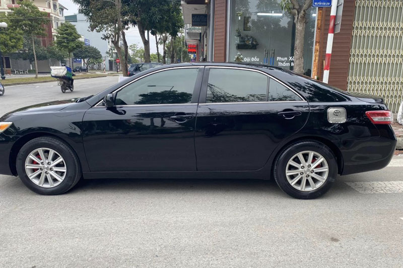 Bất ngờ với chiếc Toyota Camry lăn bánh 10 năm "hét giá" chưa đến 300 triệu đồng