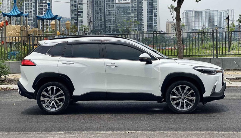 Toyota Corolla Cross lăn bánh 3 năm rao bán giá bao nhiêu sau khi phiên bản mới ra mắt Việt Nam?