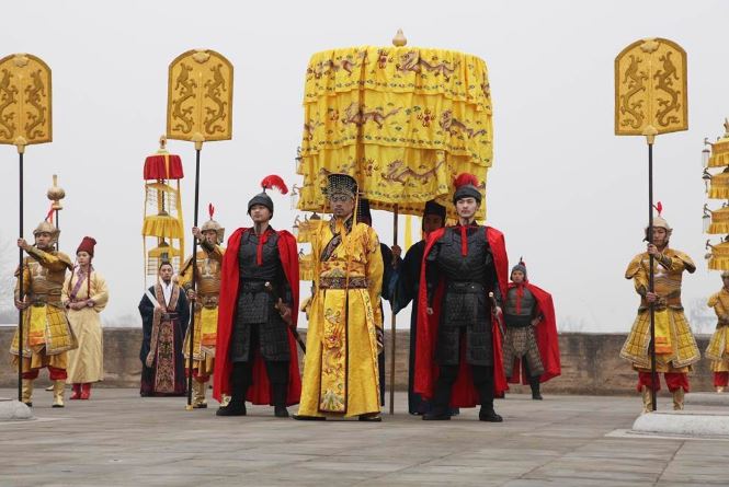 Tại sao hoàng đế luôn để con trai cả kế vị? Lý do thực sự làm nhiều người bất ngờ