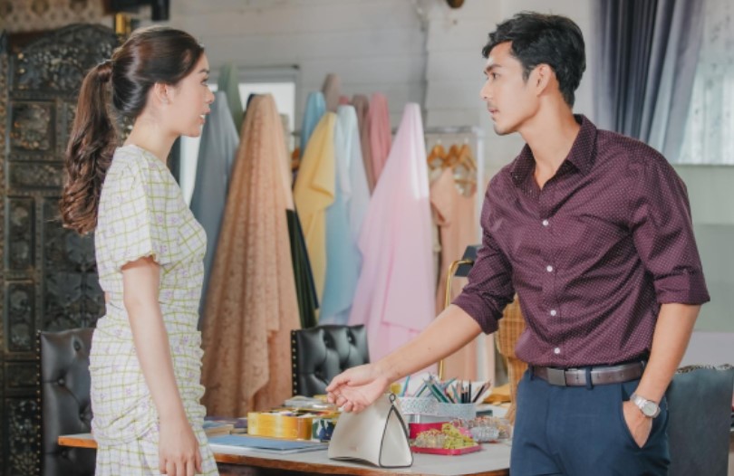 Nghe chồng bàn với chị gái anh ấy kế hoạch làm ăn, tôi hoảng sợ loay hoay tìm chỗ giấu vàng cưới