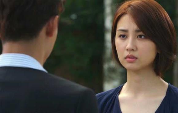 Chồng trả tiền sinh hoạt cho vợ cũ hàng tháng, tình cờ đọc xong đơn thỏa thuận ly hôn, tôi hoang mang tột độ