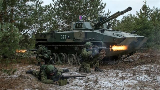 Xe chiến đấu bộ binh BMP-3 và BMD-4M có khá nhiều điểm tương đồng. Xe chiến đấu bộ binh BMP-3 và BMD-4M có khá nhiều điểm tương đồng.