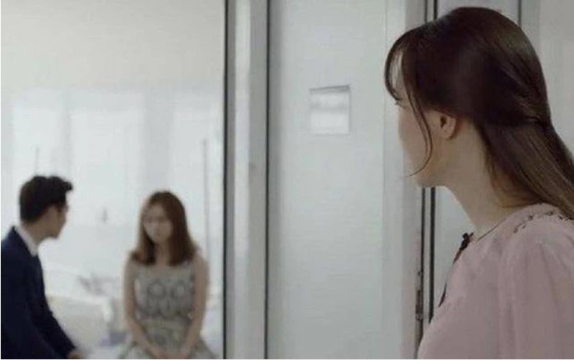 Phải chịu đựng mẹ chồng khó tính, cô vợ càng thêm bực bội khi chồng 'giữ khư khư' kỷ vật của người yêu cũ