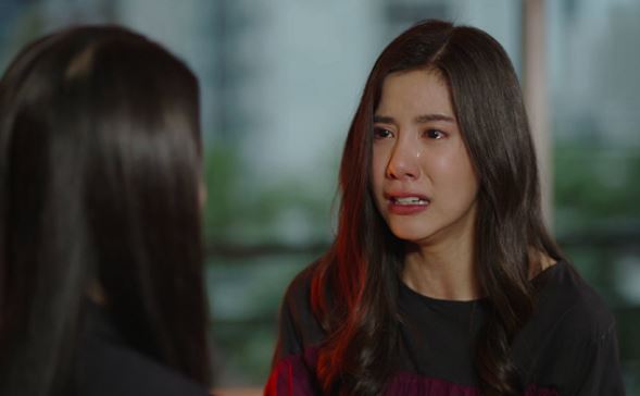 Lúc lấy di vật của mẹ chồng mang đi đốt, thấy cọc tiền rơi lả tả, hai chị chồng vội cất vào túi nhưng đọc mẩu giấy bà để lại, các chị ngậm ngùi đưa hết cho tôi