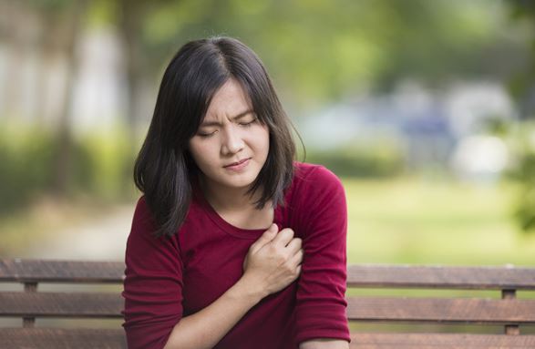 Sau khi rời tòa, chồng dắt mẹ ra đi với hai bàn tay trắng để toàn bộ gia sản cho tôi khiến tôi phải bật khóc cầu xin anh quay lại