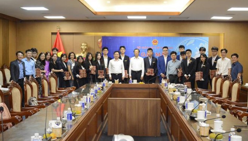 Đoàn học sinh Việt Nam sẵn sàng tham dự kỳ thi khoa học kỹ thuật quốc tế