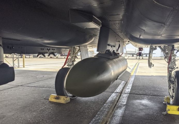 Oanh tạc cơ B-2 sẽ có bom GBU-72/B nặng 2.300 kg