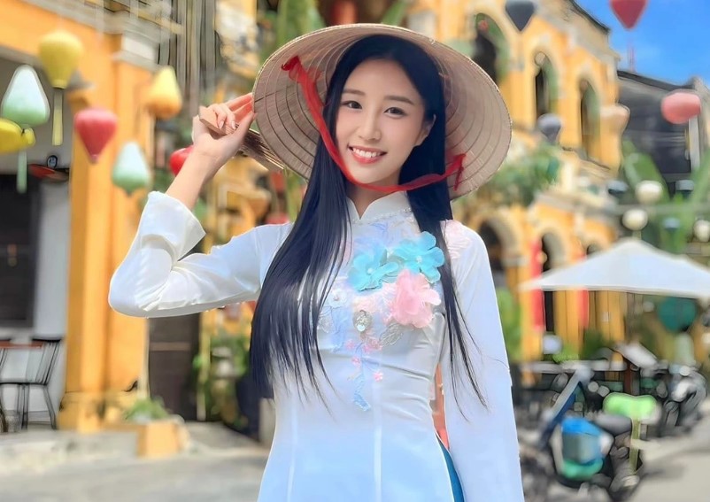 Hai hot girl ngo&#x1EA1;i qu&#x1ED1;c xinh &#x111;&#x1EB9;p, h&#xE1;t ti&#x1EBF;ng Vi&#x1EC7;t gi&#x1ECF;i gi&#x1EDD; ra sao?