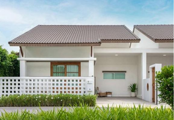 Mẫu nhà cấp 4 mái Thái đơn giản mà đẹp cho cặp vợ chồng trẻ với điều kiện kinh tế eo hẹp