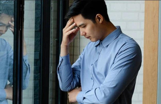 Đến nhà vợ cũ sau 1 năm ly hôn, nhìn cảnh trong sân mà tôi điếng lặng suốt cả tháng