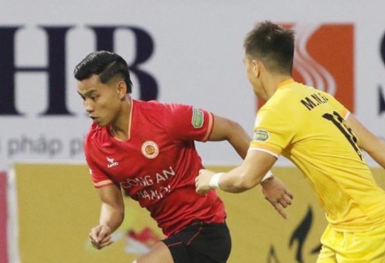 Bị VFF phạt nặng vì xúc phạm trọng tài, Văn Thanh lên tiếng xin lỗi nhưng không được dân tình chấp nhận vì một lý do