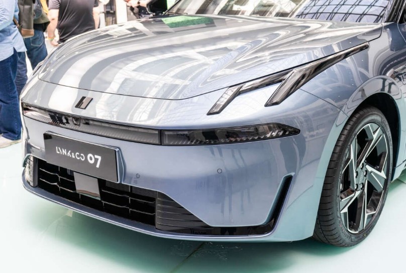 Hãng xe mới vào Việt Nam ra mắt đối thủ của Toyota Camry: Tiết kiệm nhiên liệu 4,8 lít/km, đi 200 km không tốn 1 giọt xăng