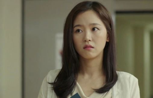 Cả nhà đang ăn sáng thì bỗng có chiếc xe đến đổ ụp cả đống quần áo, đồ đạc xuống sân nhà, khi biết lí do mẹ chồng tôi ngất xỉu ngay tại chỗ