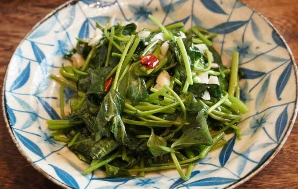 Loại lá mà người Nhật gọi là "rau trường thọ", hóa ra tốt ngang "kem chống nắng tự nhiên", có thể chống tia cực tím