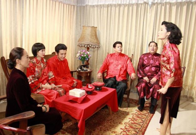 Mát lòng mát dạ với 6 cây vàng mẹ chồng trao trong ngày cưới, vậy mà khách vừa về, chồng em ôm vàng bỏ chạy khiến em không nói nên lời