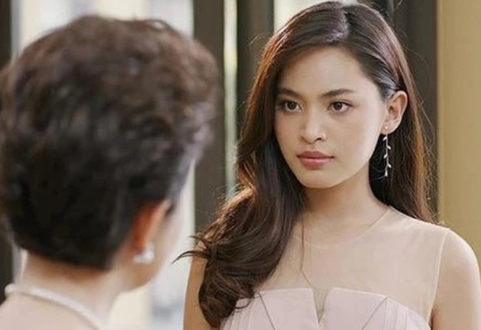 Vợ cũ của chồng tôi vừa đến chơi sau 6 năm biệt tích, mẹ chồng bỗng cầm chổi đuổi đi khiến chị ta xám ngoét mặt mày