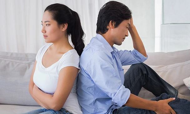 Trước ngày vợ chồng tôi ra tòa ly hôn, mẹ chồng đột ngột đưa ra vài món đồ khiến chồng tôi trợn tròn mắt vì không thể tin nổi