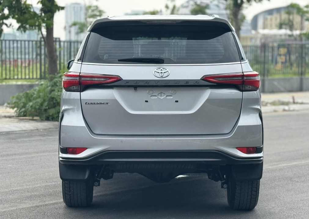 Ngỡ ngàng giá bán của Toyota Fortuner chạy lướt 3 năm tại Việt Nam