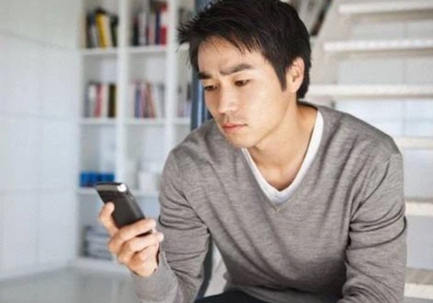 Thương tình nên tôi chuyển khoản mừng cưới vợ cũ hẳn 10 triệu đồng, đến khi nhìn tin nhắn trả lại mà tôi "đứng hình"