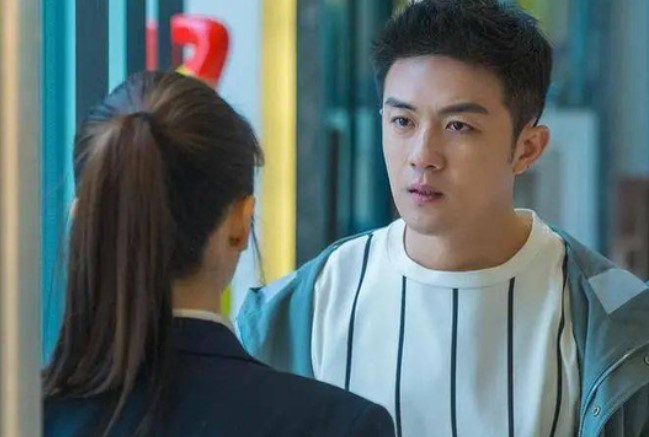 Ly hôn 3 năm, vợ cũ tìm đến tận nhà nhờ tôi đứng ra làm chủ hôn với lý do khó tưởng