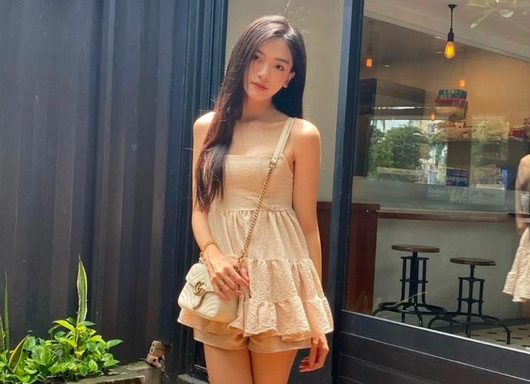 Nhan sắc ngọt ngào của hot girl Việt kiều được gia đình ủng hộ chuyển giớ