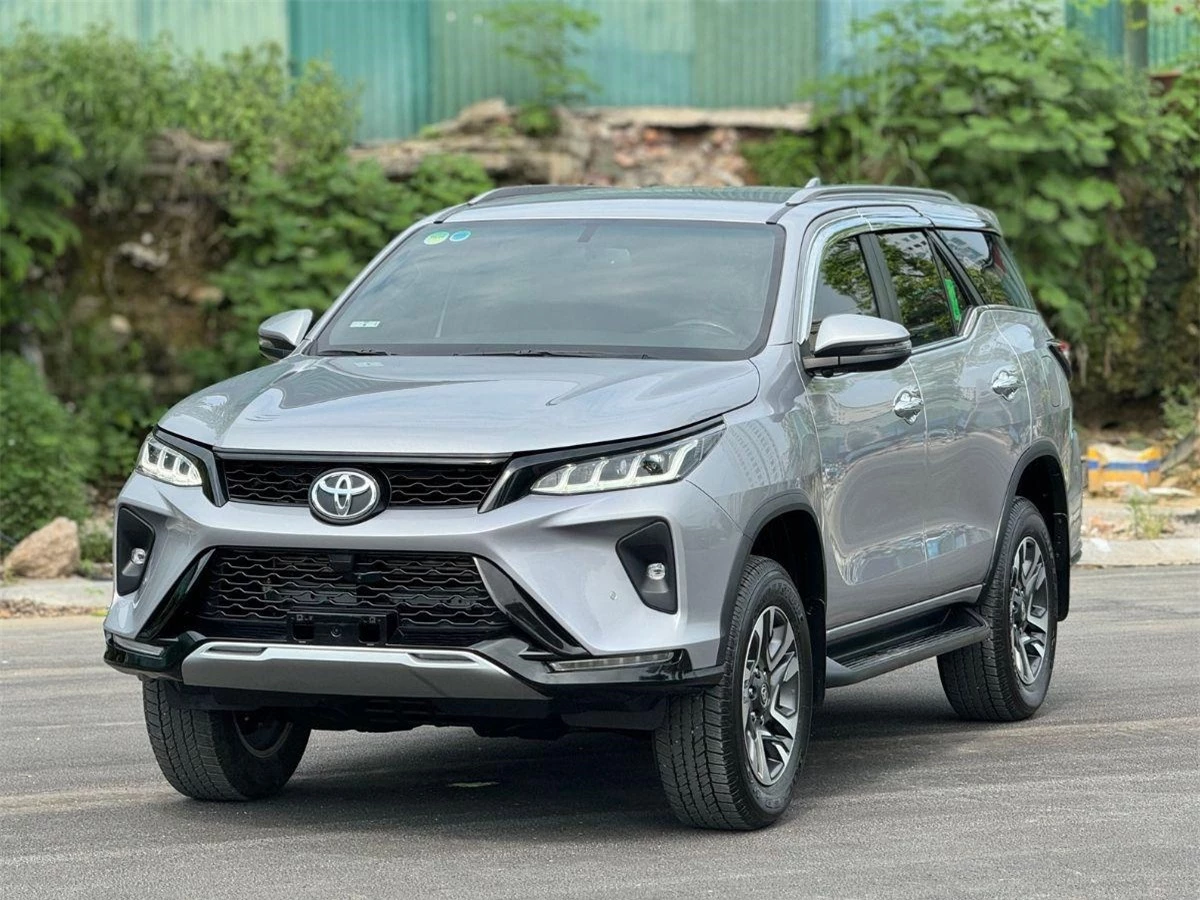 Ngỡ ngàng giá bán của Toyota Fortuner chạy lướt 3 năm tại Việt Nam 460973