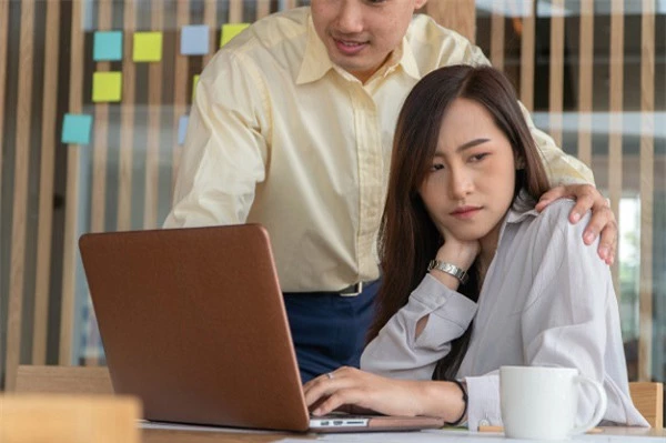 Vợ kiếm được 50 triệu 1 tháng, việc nhà không phải làm con không phải chăm, tôi bảo trích ra 18 triệu cho mẹ chồng, vậy mà cô ấy giãy như đỉa phải vôi - Ảnh 1. Vợ kiếm được 50 triệu 1 tháng, việc nhà không phải làm con không phải chăm, tôi bảo trích ra 18 triệu cho mẹ chồng, vậy mà cô ấy giãy như đỉa phải vôi - Ảnh 1.