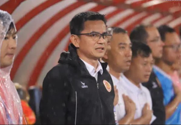 HLV Kiatisak bất ngờ nhắc đến HAGL, không trả lời về ĐT Việt Nam