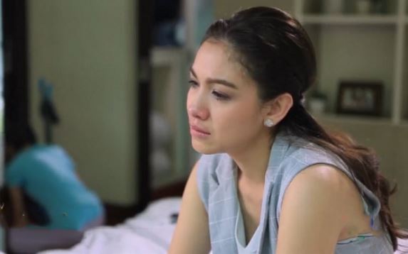 Bố chồng vừa mất được một tháng thì cô giúp việc cũ dẫn theo đứa trẻ đến thắp hương kèm theo yêu cầu khiến mẹ chồng tôi ngất xỉu