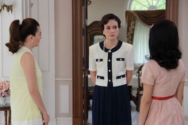 Bố đẻ mất 3 ngày đã phải khăn gói về chăm mẹ chồng, nhưng vừa vào cửa tôi đã thấy cảnh tượng oái oăm khiến tôi muốn nổi khùng