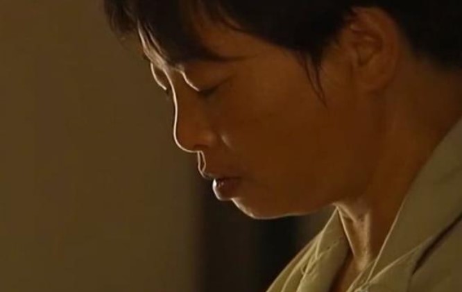 Sau ngày mẹ mất, bố bất ngờ quay trở về để nhận lại tôi