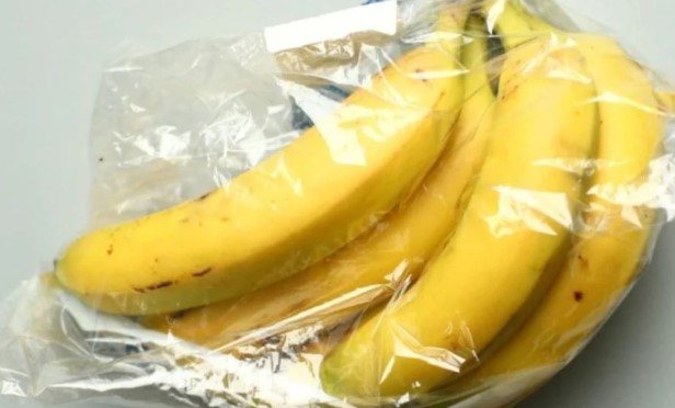 Chuối chín đừng cho vội vào ngăn mát tủ lạnh: Làm theo cách này, bảo quản được lâu, không hư hỏng thâm đen