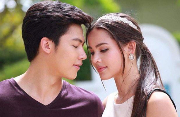 Giỗ bố, tôi lén đưa cho mẹ ruột 2 triệu vì nghĩ chồng keo kiệt nhưng bà lại lấy cuốn sổ tiết kiệm 200 triệu ra và tiết lộ sự thật khiến tôi tròn mắt