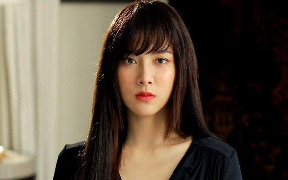 Luôn nghĩ xấu cho mẹ chồng, đến lúc thất nghiệp tôi mới hổ thẹn khi mẹ gọi vào nhỏ to tâm sự rồi đưa cho tôi 1 sổ tiết kiệm kèm con heo đất đầy tiền