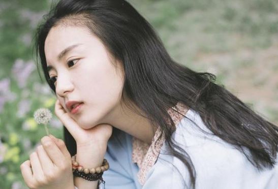 Mẹ chồng tương lai bĩu môi: "Nhà nghèo mà đòi với cao", đến ngày cưới, bà cúi mặt xấu hổ khi thấy mẹ tôi trao món quà "độc nhất vô nhị" cho con gái