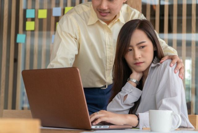 Vợ kiếm được 50 triệu mỗi tháng, việc nhà không phải làm con không phải chăm, tôi bảo trích ra 18 triệu cho mẹ chồng, vậy mà cô ấy giãy như đỉa phải vôi