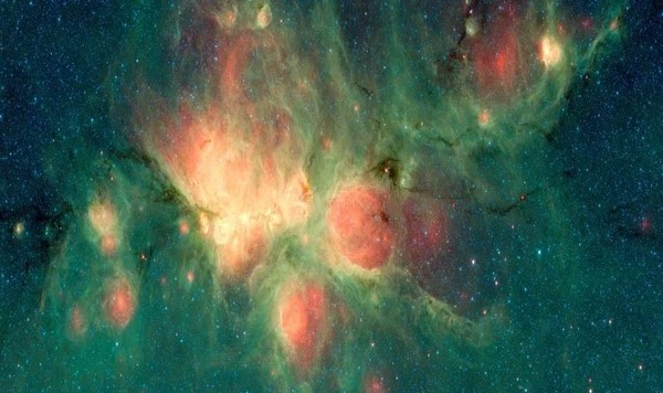 Thứ chưa từng thấy trong vũ trụ hiện ra giữa Tinh vân Chân Mèo